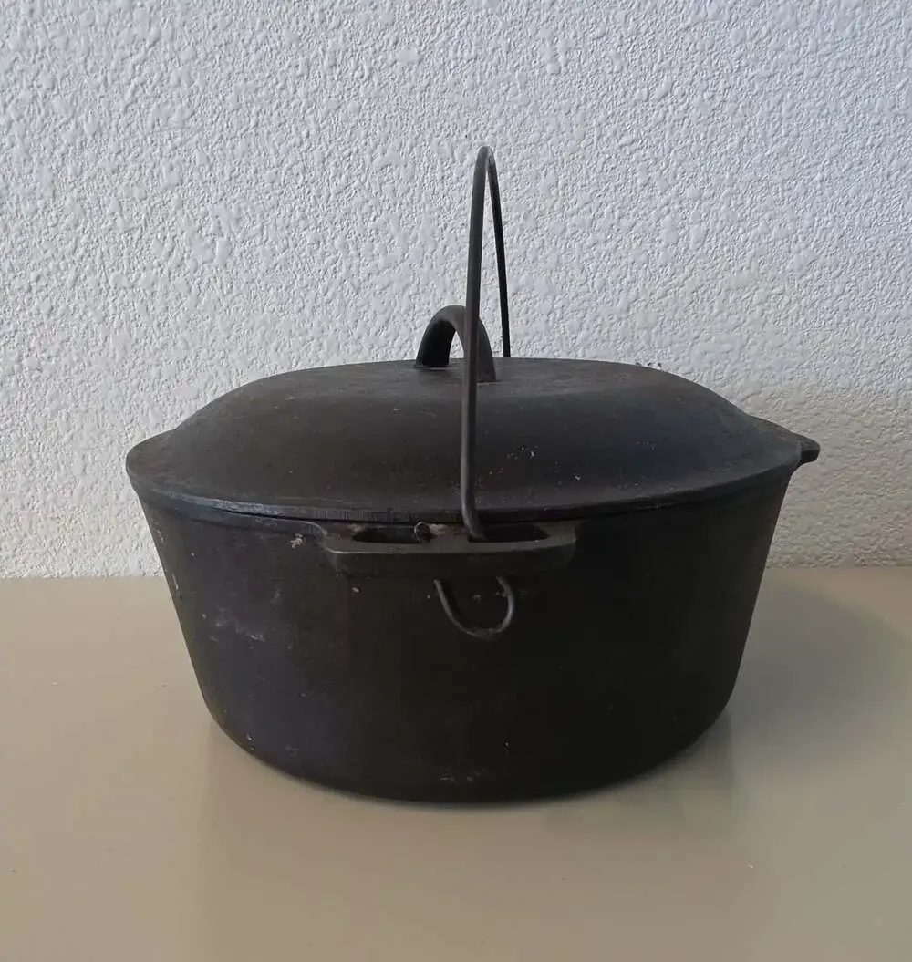 Vintage Wagner Ware Sidney O Cast Iron Dutch Oven 1268D W/ Lid And Bail Handle!